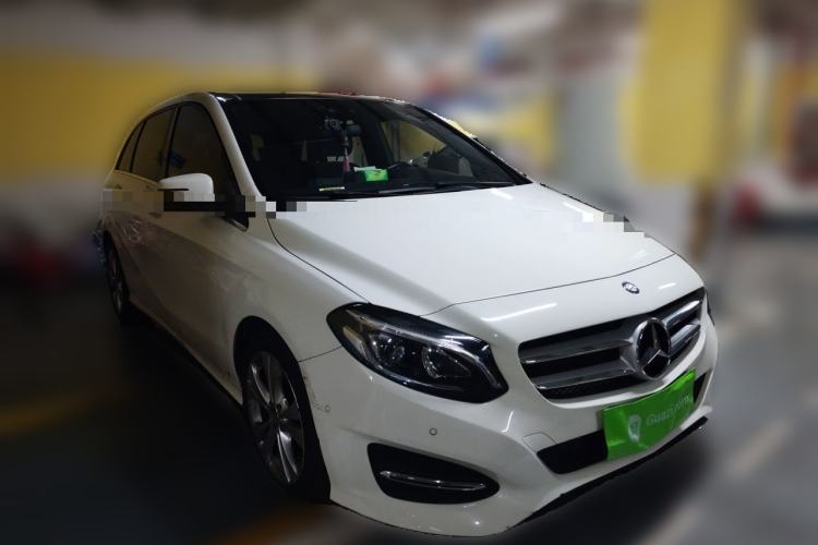 Used Mercedes-Benz B-Class 2015 B 200 Fashion Model Front Right 45 Deg