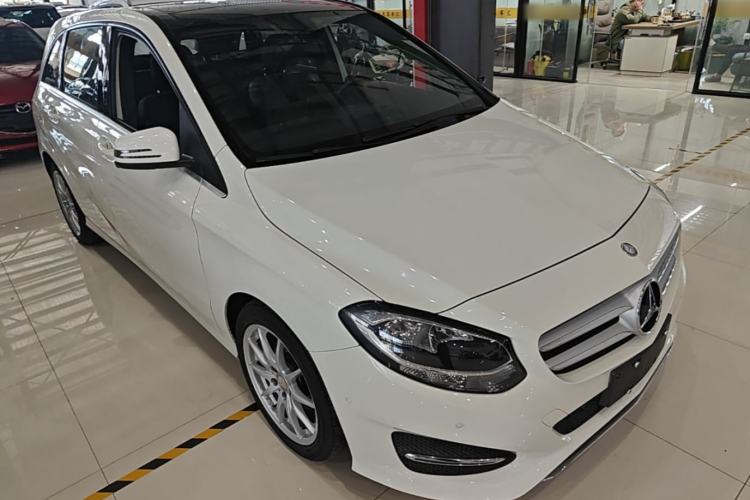Used Mercedes-Benz B-Class 2015 B 200 Sport Edition Front Right 45 Deg
