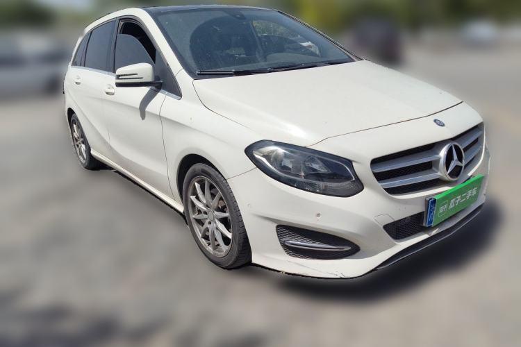 Used Mercedes-Benz B-Class 2015 B 200 Sport Edition Front Right 45 Deg