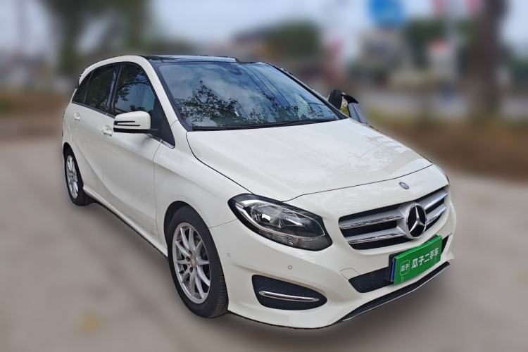 Used Mercedes-Benz B-Class 2015 B 200 Sport Edition Front Right 45 Deg