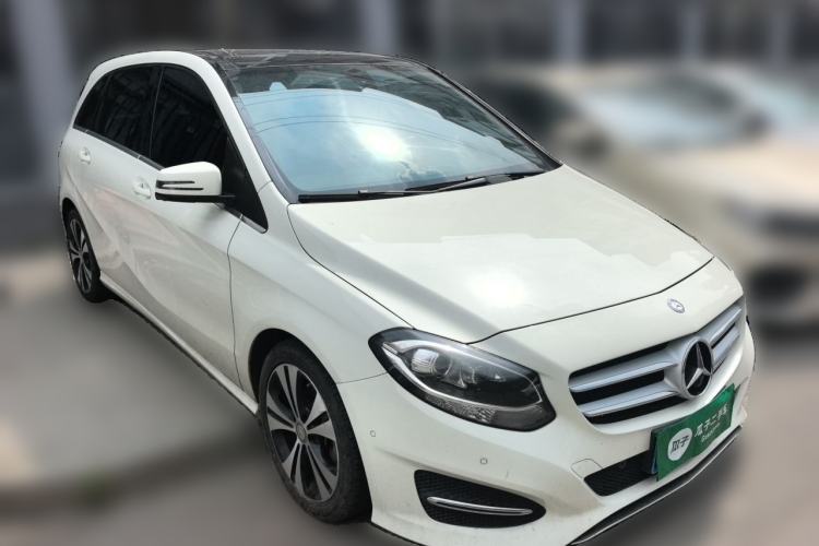 Used Mercedes-Benz B-Class 2015 B 200 Sport Edition Front Right 45 Deg