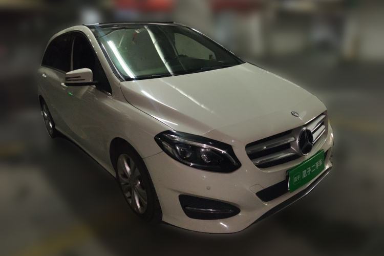 Used Mercedes-Benz B-Class 2015 B 200 Fashion Model Front Right 45 Deg