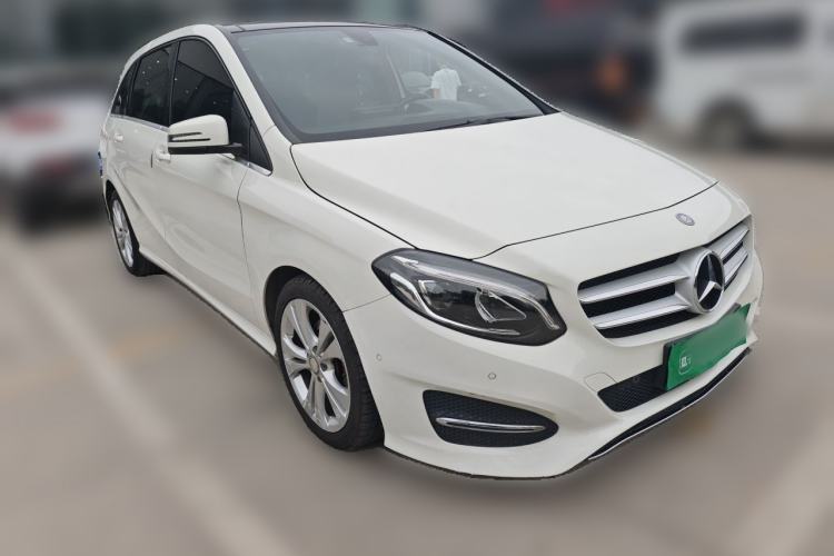 Used Mercedes-Benz B-Class 2015 B 200 Fashion Model Front Right 45 Deg