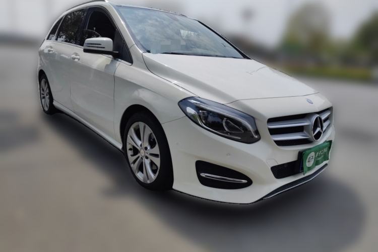 Used Mercedes-Benz B-Class 2015 B 200 Fashion Model Front Right 45 Deg