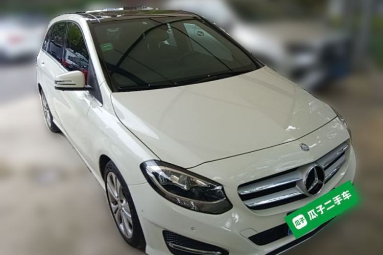 Used Mercedes-Benz B-Class 2015 B 200 Sport Edition Front Right 45 Deg
