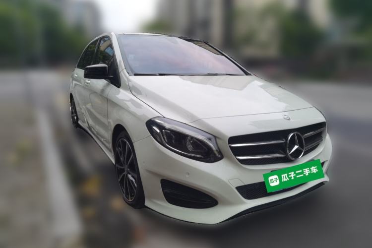 Used Mercedes-Benz B-Class 2015 B 200 Luxury Model Front Right 45 Deg