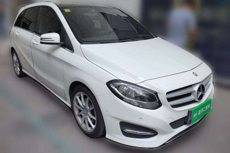 Used Mercedes-Benz B-Class 2015 B 200 Sport Edition Front Right 45 Deg
