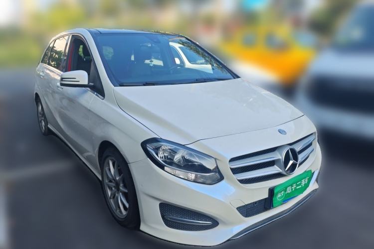 Used Mercedes-Benz B-Class 2015 B 200 Sport Edition Front Right 45 Deg