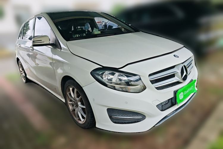 Used Mercedes-Benz B-Class 2015 B 200 Sport Edition Front Right 45 Deg