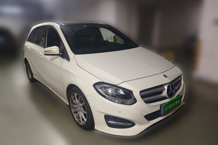 Used Mercedes-Benz B-Class 2015 B 200 Sport Edition Front Right 45 Deg
