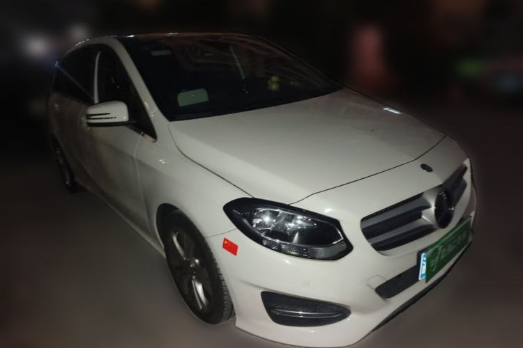 Used Mercedes-Benz B-Class 2015 B 200 Sport Edition Front Right 45 Deg