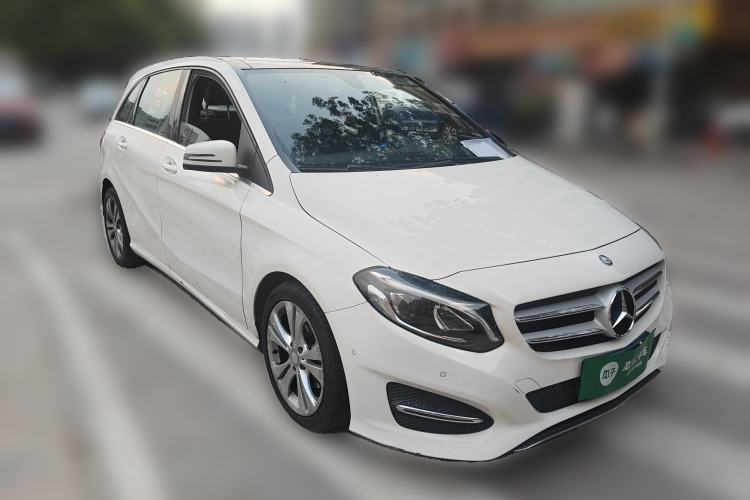 Used Mercedes-Benz B-Class 2015 B 200 Fashion Model Front Right 45 Deg