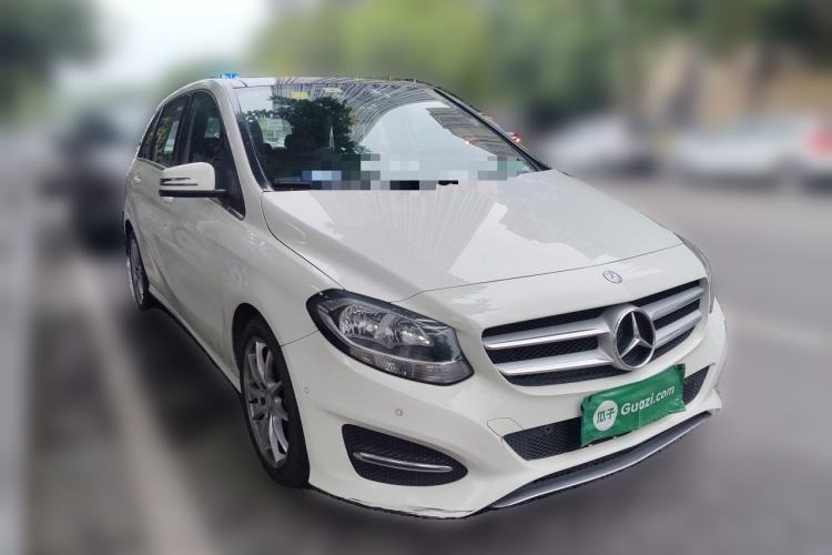 Used Mercedes-Benz B-Class 2015 B 200 Sport Edition Front Right 45 Deg