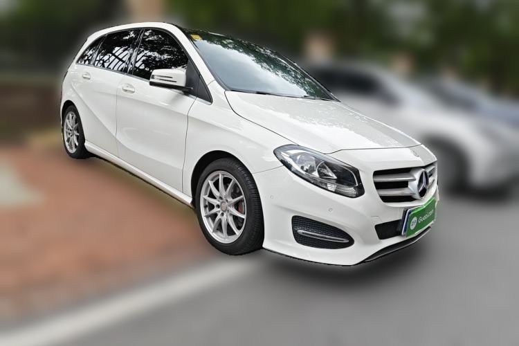 Used Mercedes-Benz B-Class 2015 B 200 Sport Edition Front Right 45 Deg