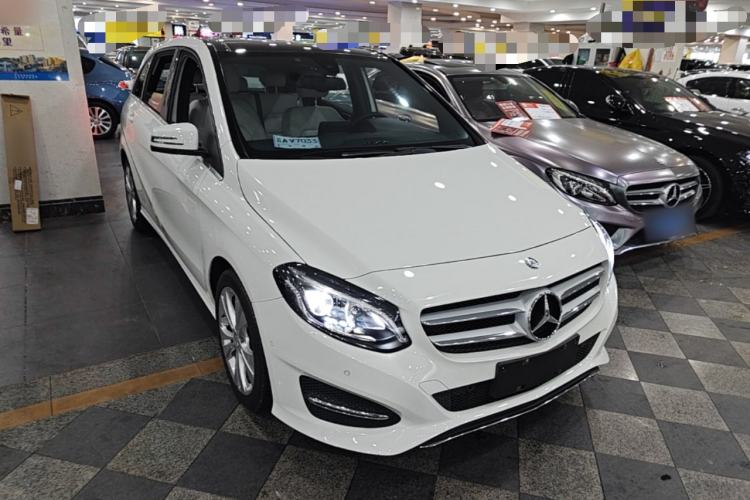 Used Mercedes-Benz B-Class 2015 B 200 Fashion Model Front Right 45 Deg