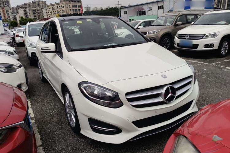 Used Mercedes-Benz B-Class 2015 B 200 Sport Edition Front Right 45 Deg
