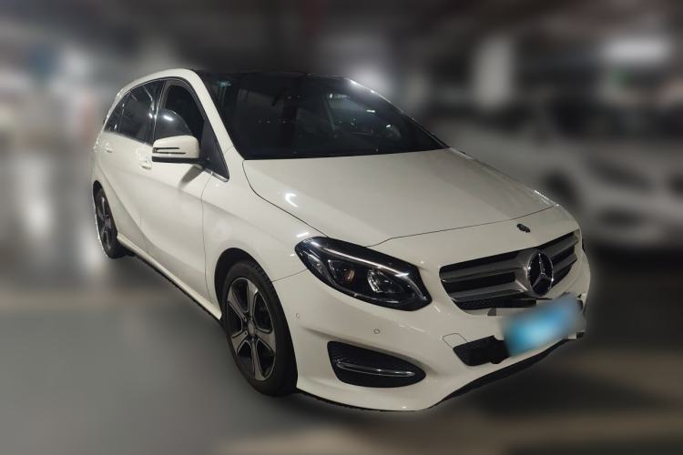 Used Mercedes-Benz B-Class 2015 B 200 Fashion Model Front Right 45 Deg