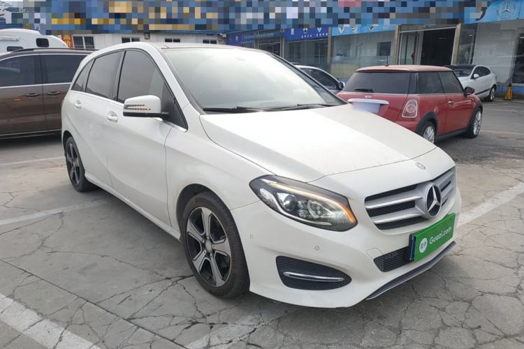 Used Mercedes-Benz B-Class 2015 B 200 Fashion Model Front Right 45 Deg