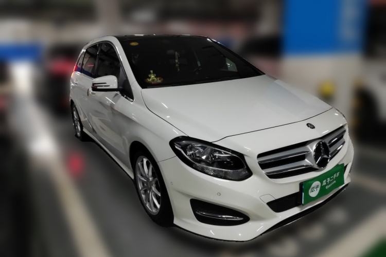 Used Mercedes-Benz B-Class 2015 B 200 Sport Edition Front Right 45 Deg