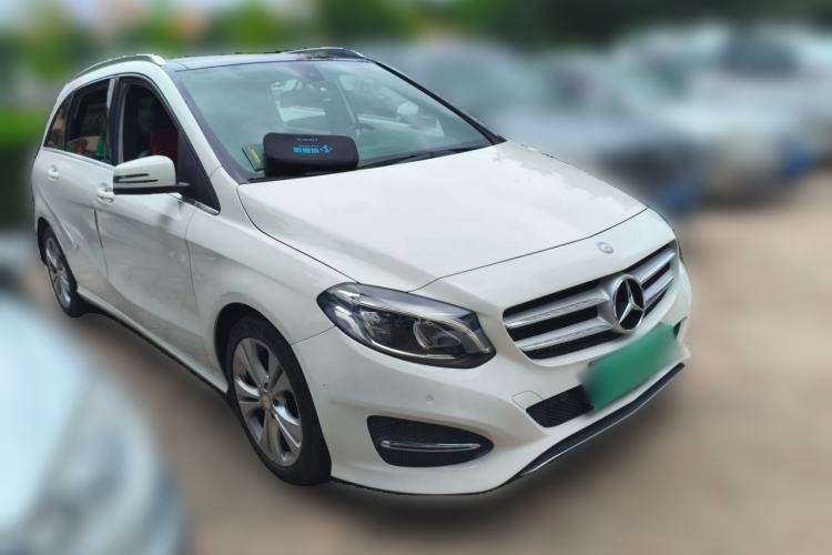Used Mercedes-Benz B-Class 2015 B 200 Fashion Model Front Right 45 Deg