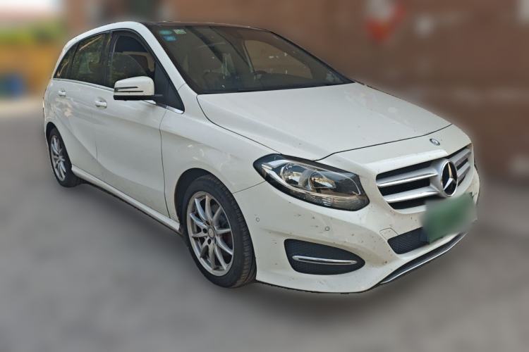 Used Mercedes-Benz B-Class 2015 B 200 Sport Edition Front Right 45 Deg