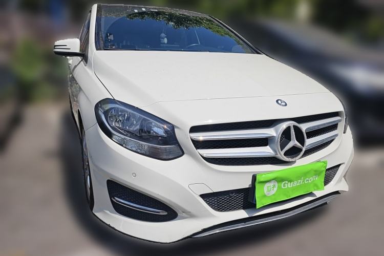 Used Mercedes-Benz B-Class 2015 B 200 Sport Edition Front Right 45 Deg