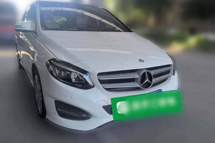 Used Mercedes-Benz B-Class 2015 B 200 Fashion Model Front Right 45 Deg