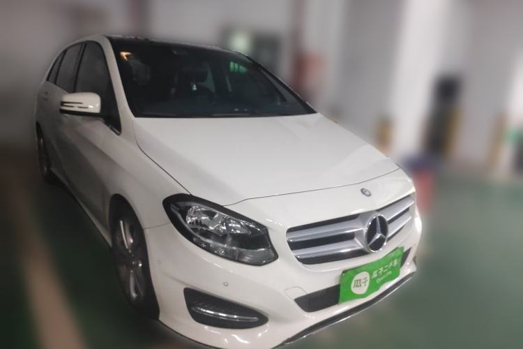 Used Mercedes-Benz B-Class 2015 B 200 Sport Edition Front Right 45 Deg