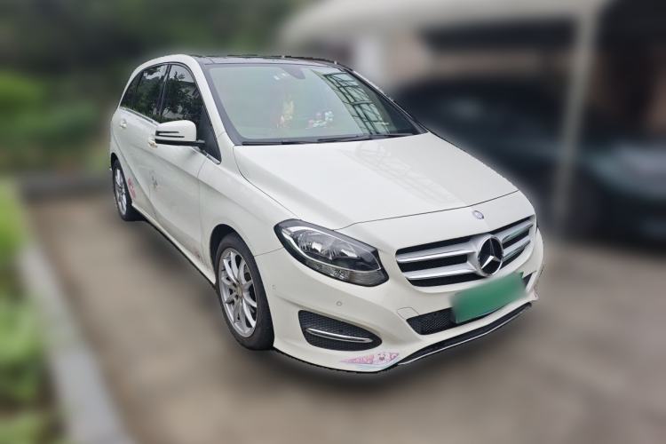 Used Mercedes-Benz B-Class 2015 B 200 Sport Edition Front Right 45 Deg