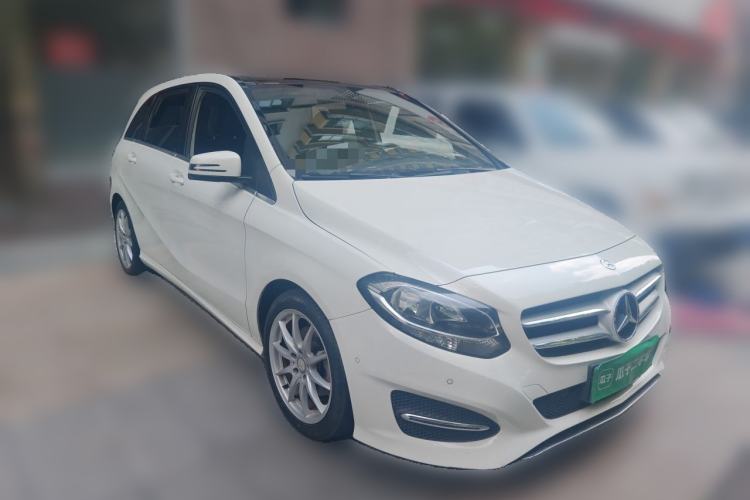 Used Mercedes-Benz B-Class 2015 B 200 Sport Edition Front Right 45 Deg