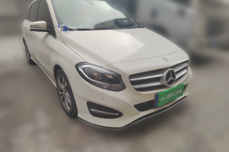Used Mercedes-Benz B-Class 2015 B 200 Sport Edition Front Right 45 Deg