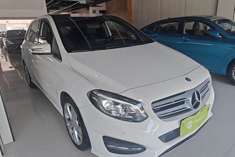 Used Mercedes-Benz B-Class 2015 B 200 Fashion Model Front Right 45 Deg