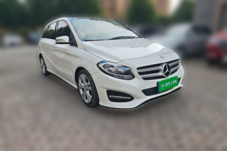 Used Mercedes-Benz B-Class 2015 B 200 Sport Edition Front Right 45 Deg