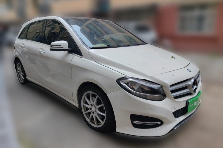 Used Mercedes-Benz B-Class 2015 B 200 Sport Edition Front Right 45 Deg