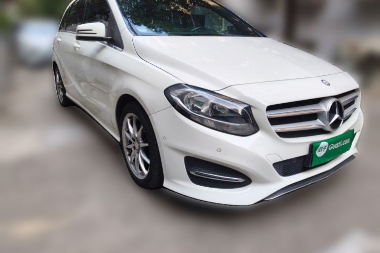 Used Mercedes-Benz B-Class 2015 B 200 Sport Edition Front Right 45 Deg