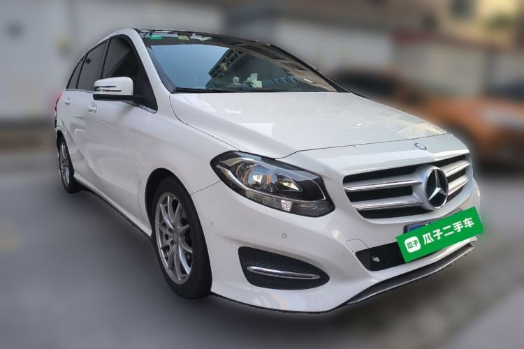 Used Mercedes-Benz B-Class 2015 B 200 Sport Edition Front Right 45 Deg