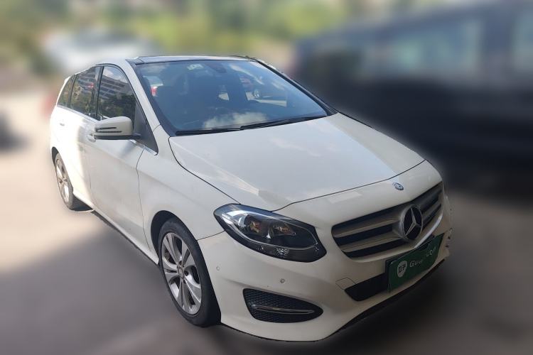 Used Mercedes-Benz B-Class 2015 B 200 Sport Edition Front Right 45 Deg