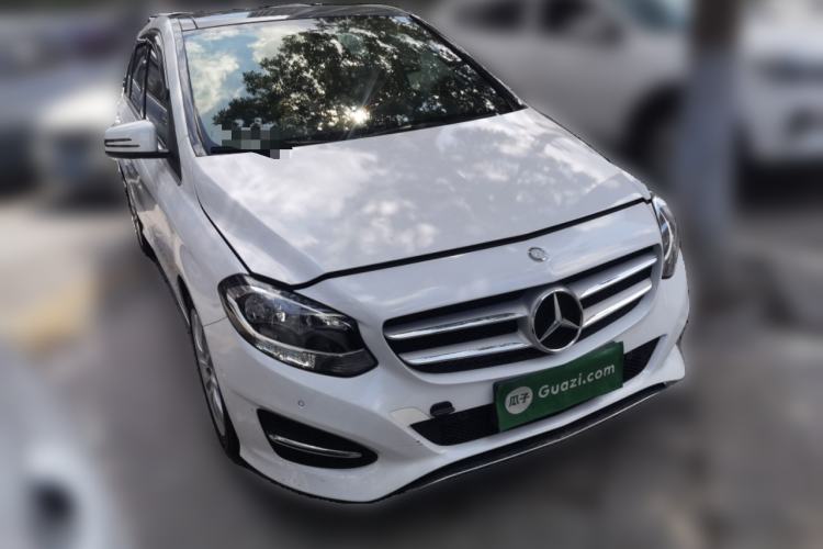 Used Mercedes-Benz B-Class 2015 B 200 Fashion Model Front Right 45 Deg