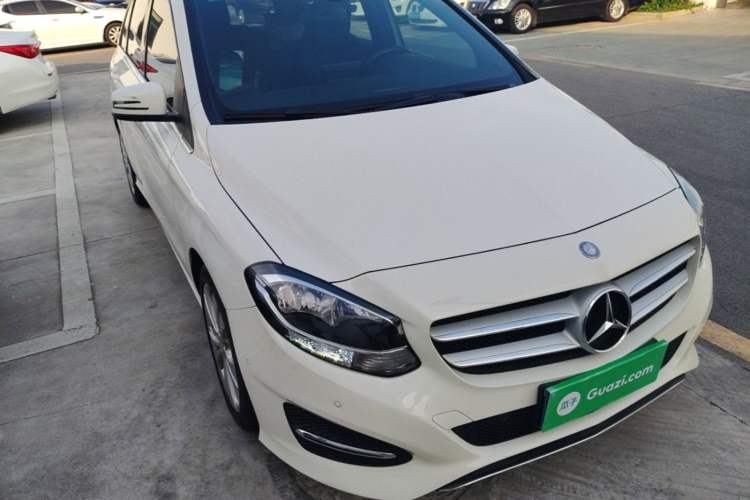Used Mercedes-Benz B-Class 2015 B 200 Sport Edition Front Right 45 Deg