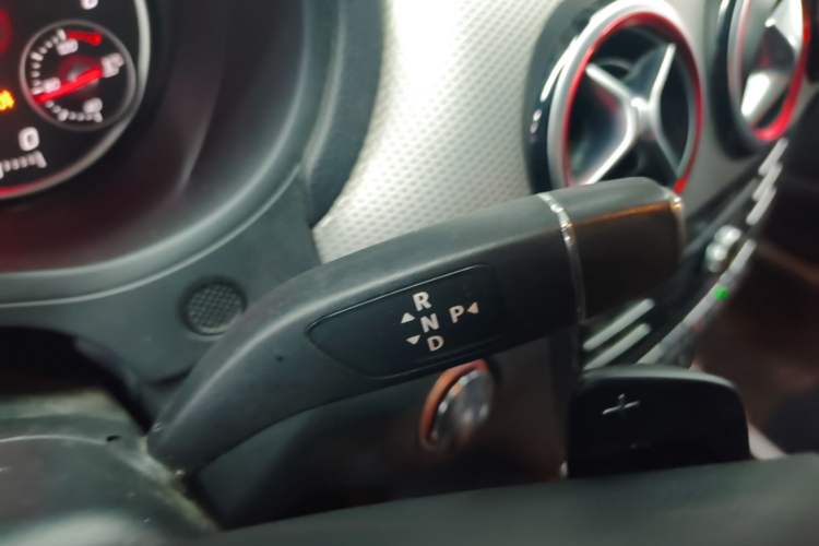 Used Mercedes-Benz B-Class 2015 B 200 Sport Edition Gear Lever