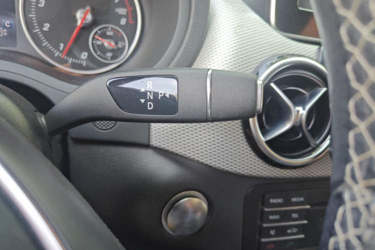 Used Mercedes-Benz B-Class 2015 B 200 Sport Edition Gear Lever