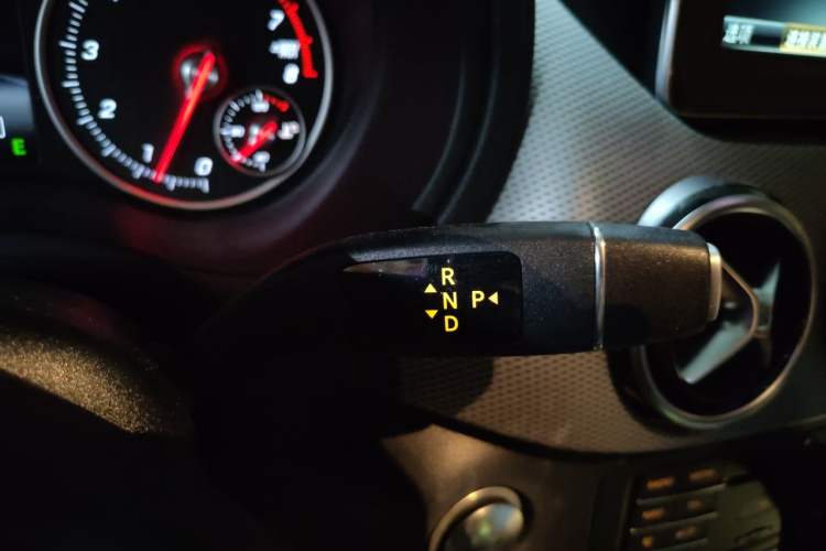 Used Mercedes-Benz B-Class 2015 B 200 Fashion Model Gear Lever