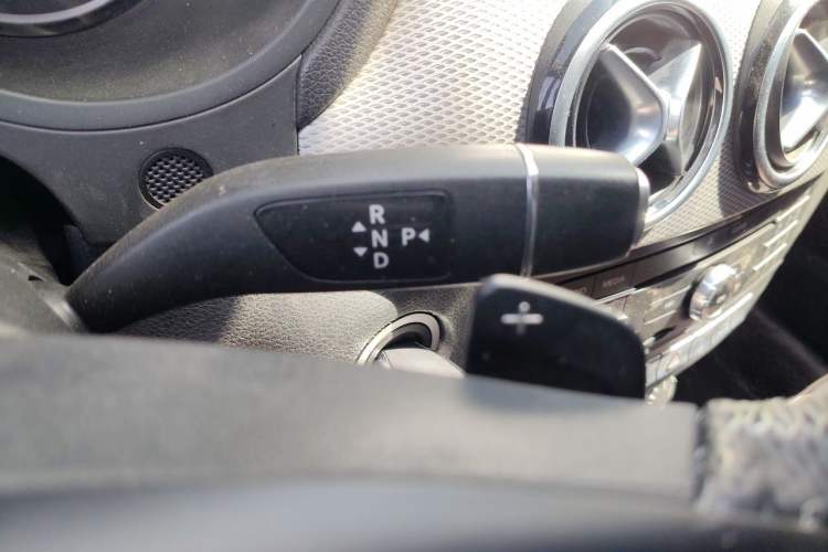 Used Mercedes-Benz B-Class 2015 B 200 Sport Edition Gear Lever
