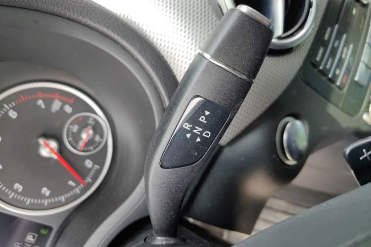 Used Mercedes-Benz B-Class 2015 B 200 Fashion Model Gear Lever