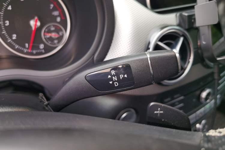 Used Mercedes-Benz B-Class 2015 B 200 Luxury Model Gear Lever