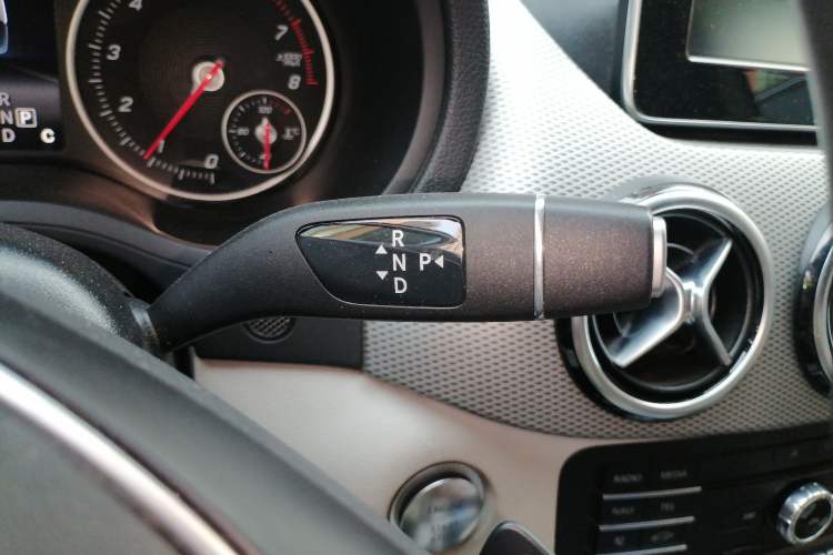 Used Mercedes-Benz B-Class 2015 B 200 Sport Edition Gear Lever