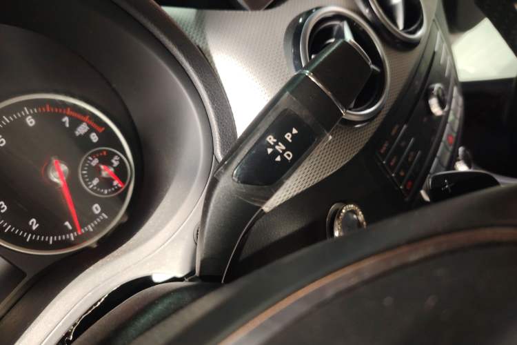Used Mercedes-Benz B-Class 2015 B 200 Sport Edition Gear Lever