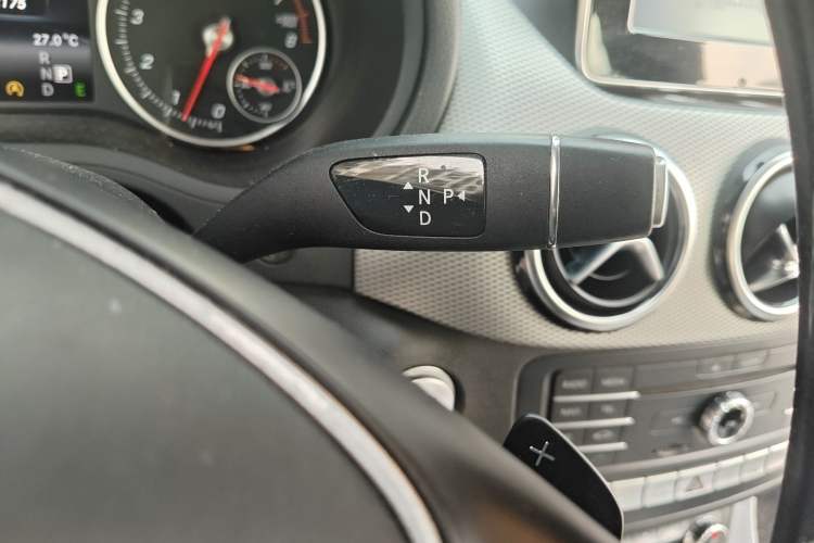 Used Mercedes-Benz B-Class 2015 B 200 Fashion Model Gear Lever