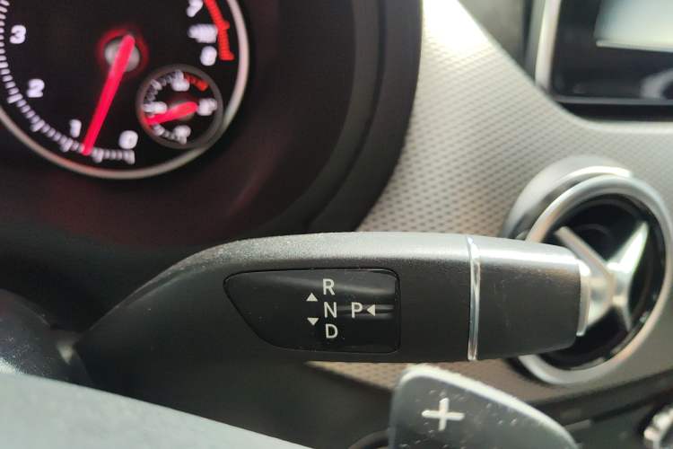 Used Mercedes-Benz B-Class 2015 B 200 Sport Edition Gear Lever