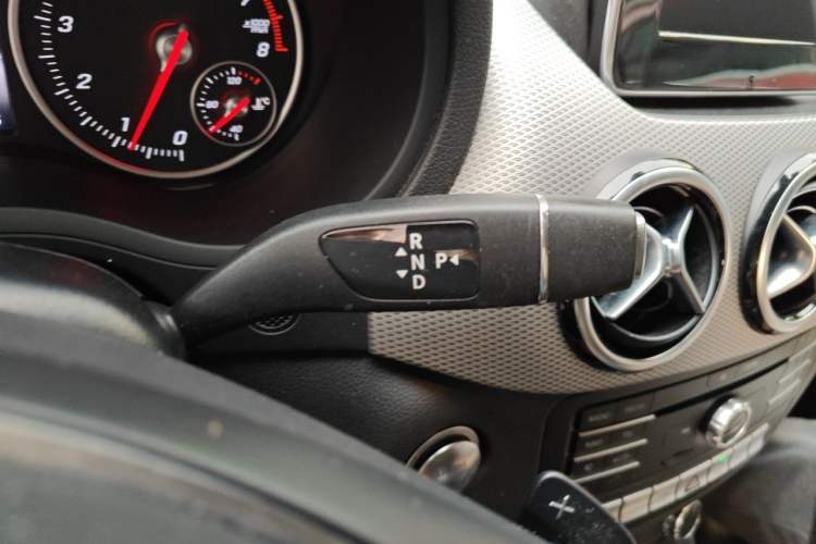 Used Mercedes-Benz B-Class 2015 B 200 Sport Edition Gear Lever